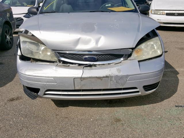 1FAFP34N86W190333 - 2006 FORD FOCUS ZX4 SILVER photo 9