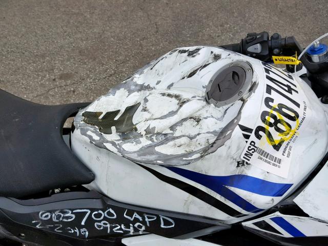 MLHPC4467G5301094 - 2016 HONDA CBR500 R WHITE photo 9