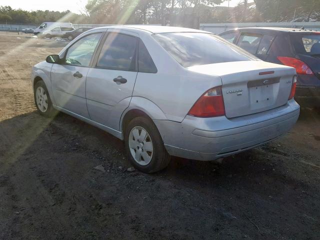 1FAHP34N06W234480 - 2006 FORD FOCUS ZX4 SILVER photo 3