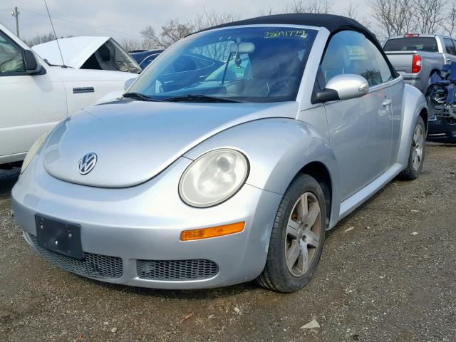 3VWRF31Y46M329914 - 2006 VOLKSWAGEN NEW BEETLE Silber Foto 2