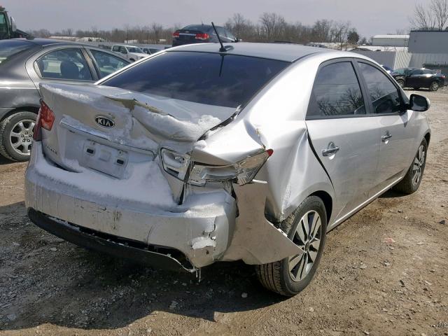 KNAFU4A27D5668499 - 2013 KIA FORTE EX SILVER photo 4