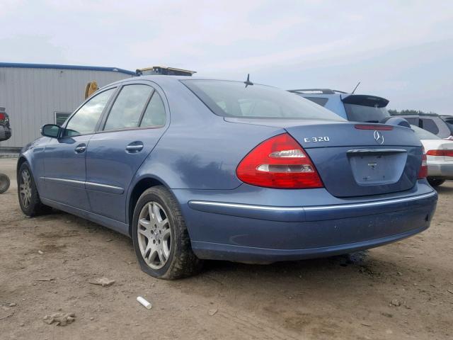 WDBUF65J44A469014 - 2004 MERCEDES-BENZ E 320 BLUE photo 3