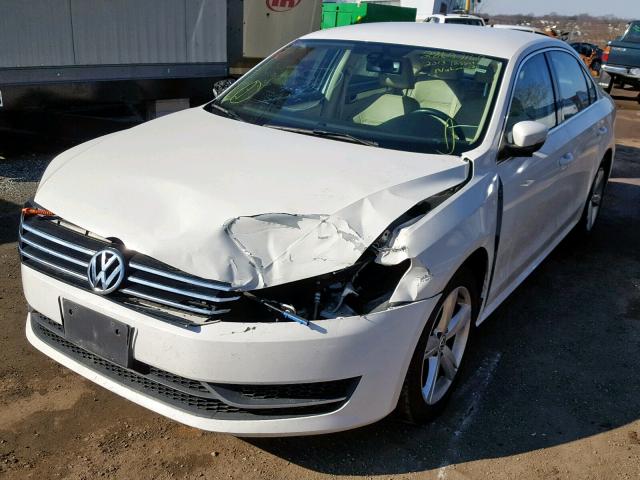 1VWBP7A33DC090137 - 2013 VOLKSWAGEN PASSAT SE WHITE photo 2