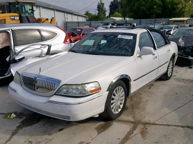 1LNHM82W63Y619758 - 2003 LINCOLN TOWN CAR S WHITE photo 2