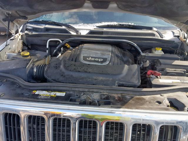 1J8HG58246C247409 - 2006 JEEP COMMANDER 银色 照片 7