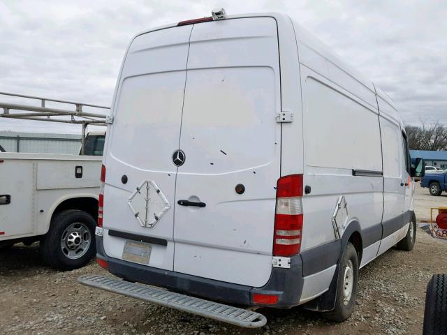 WD3PE8CB8C5696510 - 2012 MERCEDES-BENZ SPRINTER 2 WHITE photo 4