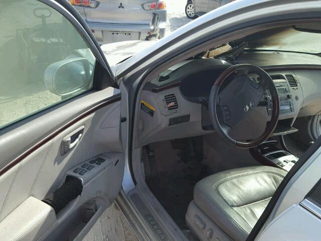 KMHFC46F47A217765 - 2007 HYUNDAI AZERA SE SILVER photo 9