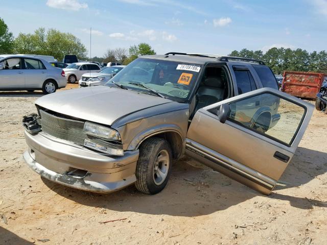 1GNCS13W8X2121281 - 1999 CHEVROLET BLAZER TAN photo 2