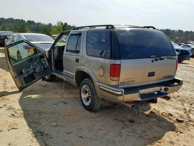 1GNCS13W8X2121281 - 1999 CHEVROLET BLAZER TAN photo 3