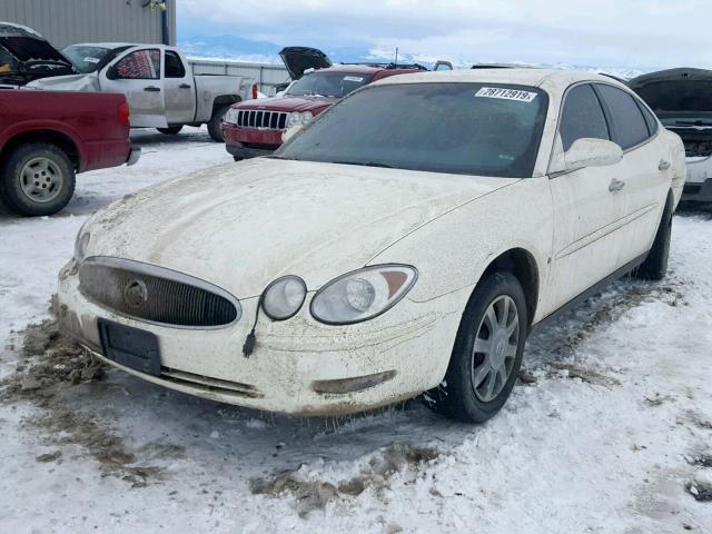 2G4WC582671216241 - 2007 BUICK LACROSSE C WHITE photo 2