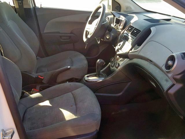 1G1JA6SH3F4129965 - 2015 CHEVROLET SONIC LS WHITE photo 5