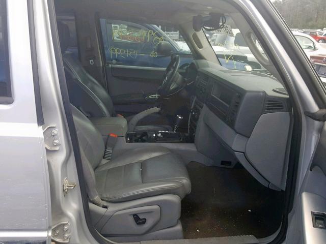 1J8HG48K06C123888 - 2006 JEEP COMMANDER SILVER photo 5