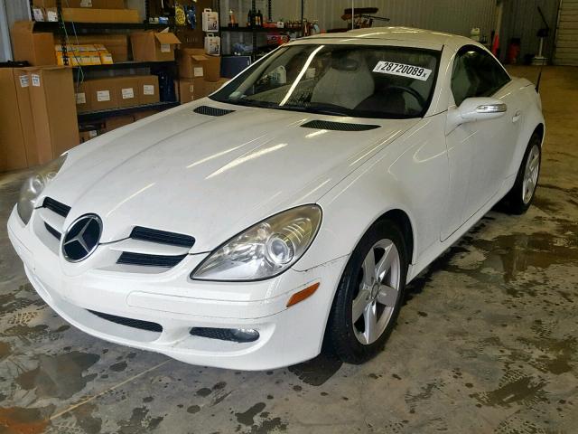 WDBWK54F48F172877 - 2008 MERCEDES-BENZ SLK 280 WHITE photo 2