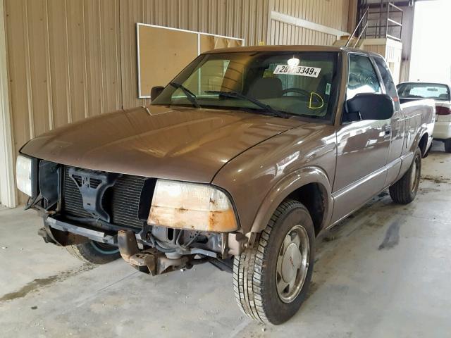 1GTCS19W028110944 - 2002 GMC SONOMA GOLD photo 2