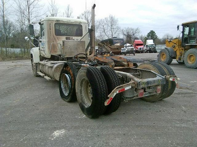 1M1AN07Y1EM016483 - 2014 MACK 600 CHU600 WHITE photo 3