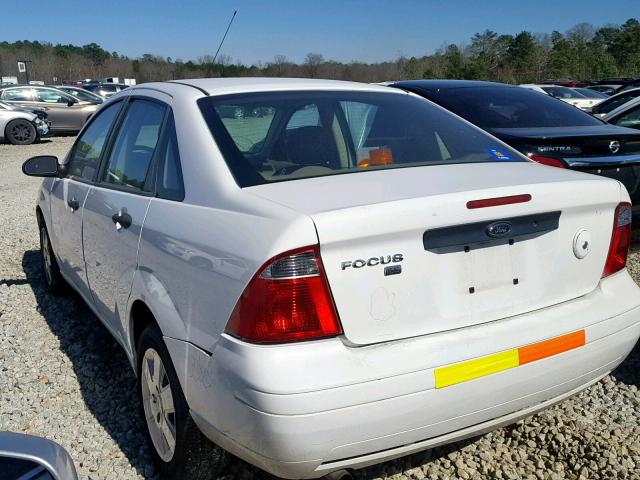 1FAHP34N87W294153 - 2007 FORD FOCUS ZX4 WHITE photo 3