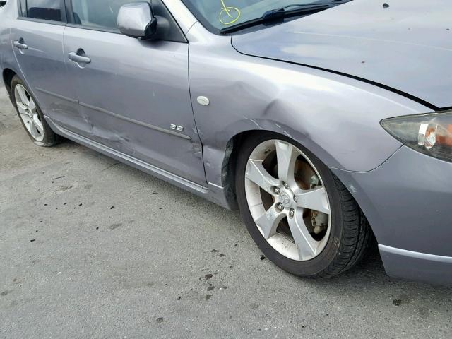 JM1BK323051256975 - 2005 MAZDA 3 S GRAY photo 9