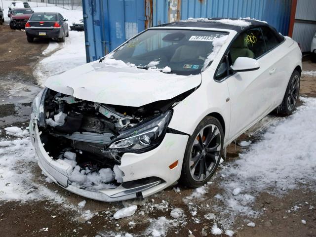 W04WH3N53HG062546 - 2017 BUICK CASCADA PR WHITE photo 2