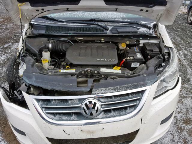 2V4RW3DG7BR766952 - 2011 VOLKSWAGEN ROUTAN SE WHITE photo 7