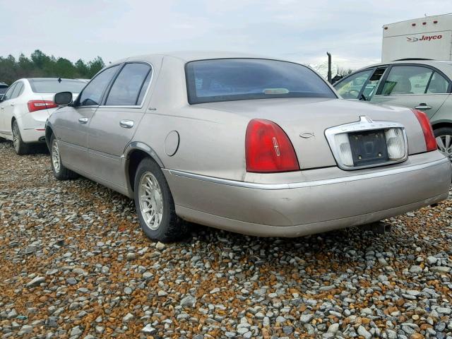 1LNFM82W1XY611919 - 1999 LINCOLN TOWN CAR S TAN photo 3