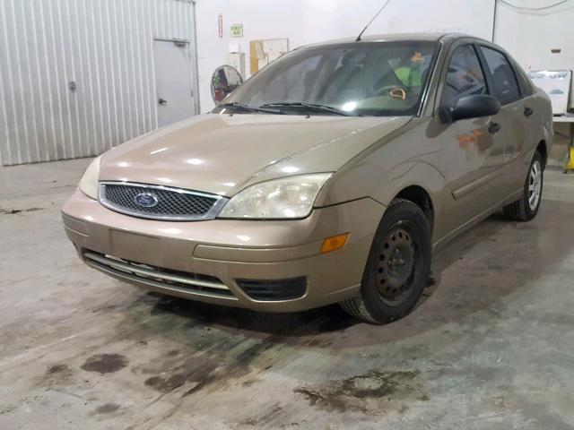 1FAFP34N05W214753 - 2005 FORD FOCUS ZX4 GOLD photo 2