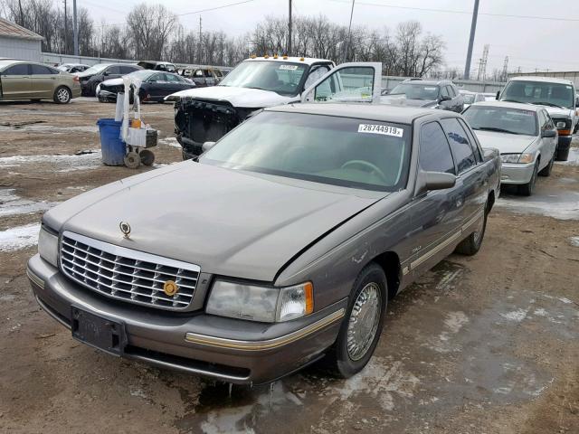 1G6KE54Y8WU770376 - 1998 CADILLAC DEVILLE DE GOLD photo 2