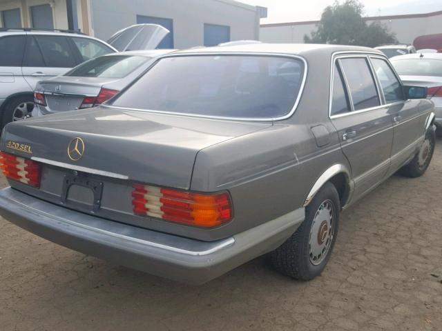 WDBCA35D6HA327417 - 1987 MERCEDES-BENZ 420 SEL GRAY photo 4