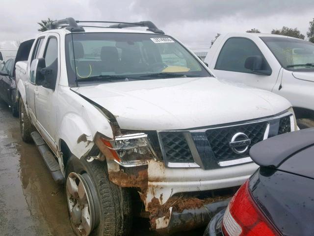 1N6AD07U76C419386 - 2006 NISSAN FRONTIER C WHITE photo 1