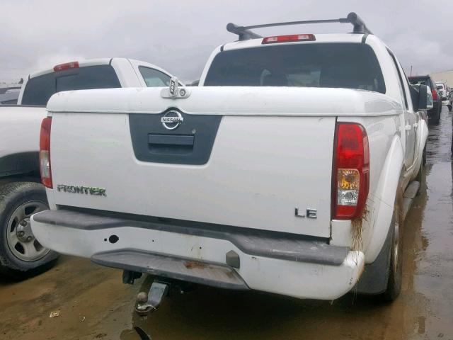 1N6AD07U76C419386 - 2006 NISSAN FRONTIER C WHITE photo 4