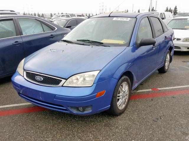 1FAFP34NX5W304685 - 2005 FORD FOCUS ZX4 BLUE photo 2