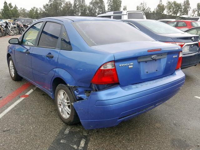 1FAFP34NX5W304685 - 2005 FORD FOCUS ZX4 BLUE photo 3