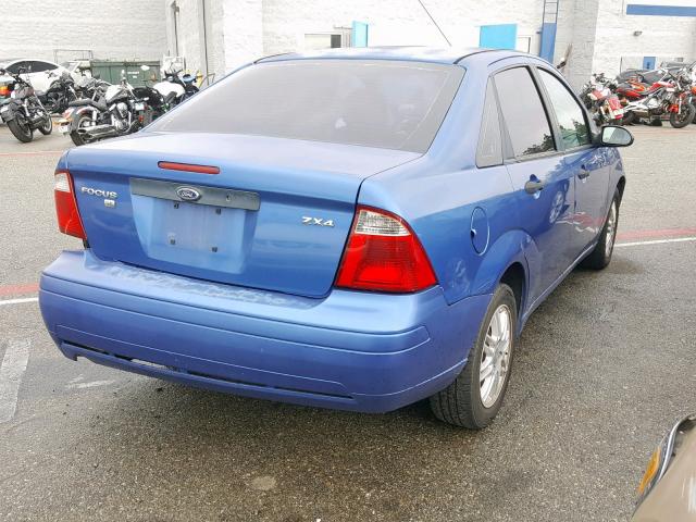 1FAFP34NX5W304685 - 2005 FORD FOCUS ZX4 BLUE photo 4