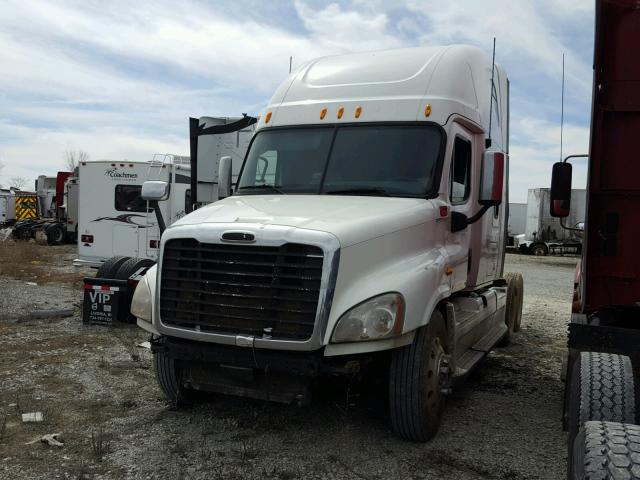 1FUJGLDR2CSBK1823 - 2012 FREIGHTLINER CASCADIA 1 WHITE photo 2