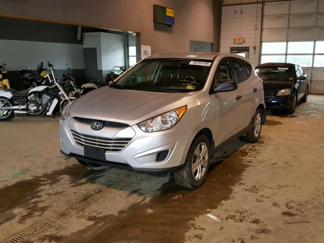 KM8JT3AB1CU506880 - 2012 HYUNDAI TUCSON GL SILVER photo 2