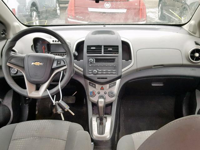 1G1JA5SH6G4170392 - 2016 CHEVROLET SONIC LS 黑色 照片 9