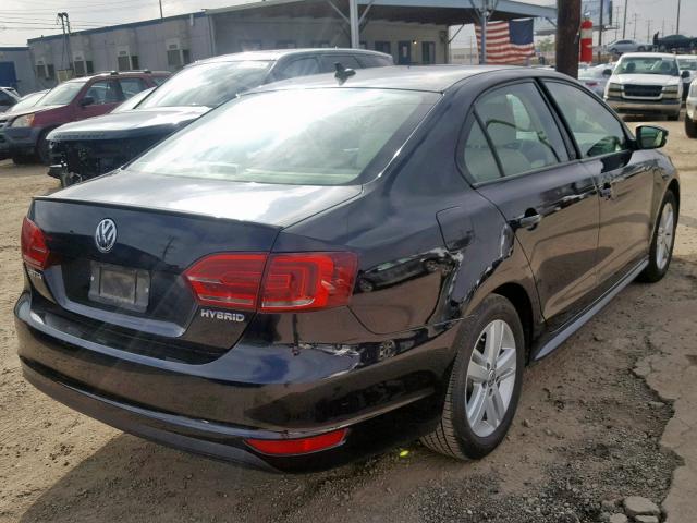 3VW637AJ1DM268203 - 2013 VOLKSWAGEN JETTA HYBR BLACK photo 4