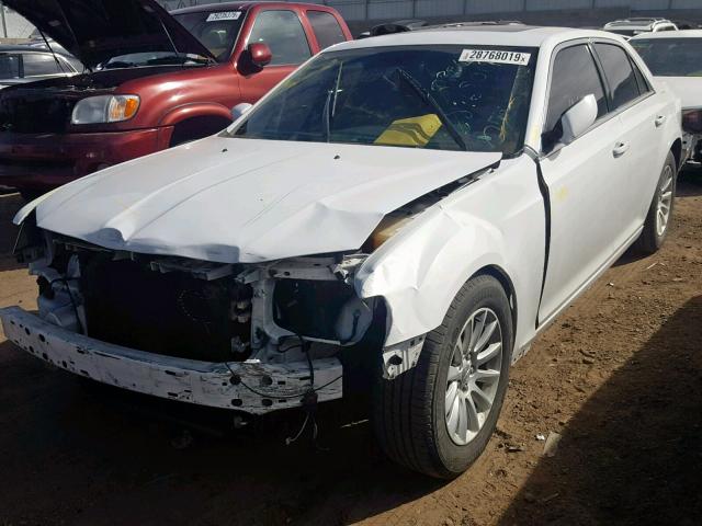 2C3CCAAG0EH376226 - 2014 CHRYSLER 300 WHITE photo 2