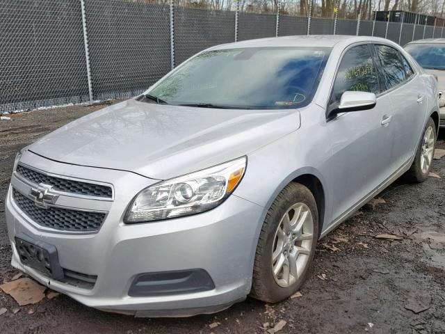 1G11D5RR7DF112507 - 2013 CHEVROLET MALIBU 1LT ვერცხლისფერი ფოტო 2