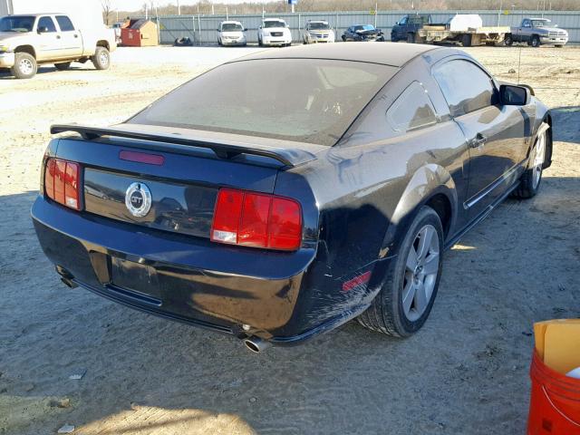 1ZVFT82H475270300 - 2007 FORD MUSTANG GT BLACK photo 4