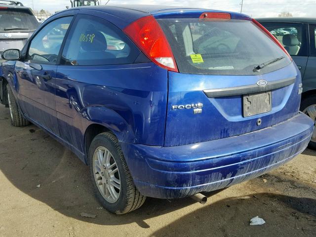 3FAFP31NX5R122296 - 2005 FORD FOCUS ZX3 BLUE photo 3