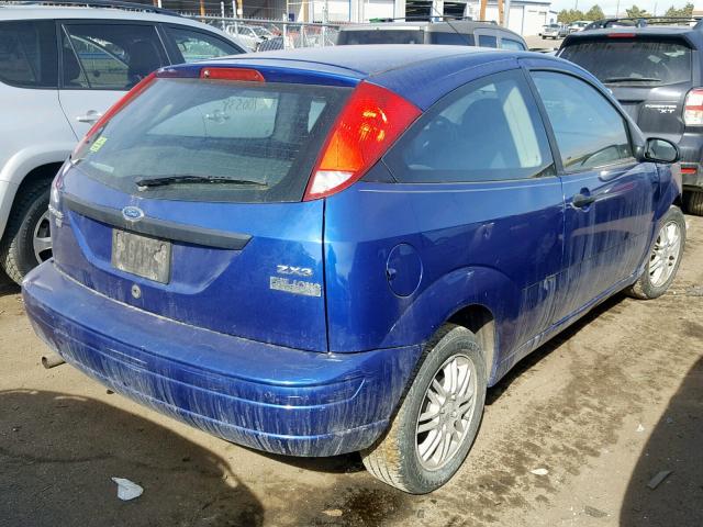 3FAFP31NX5R122296 - 2005 FORD FOCUS ZX3 BLUE photo 4