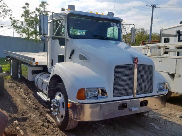 2NKMHZ7X76M128411 - 2006 KENWORTH CONSTRUCTI WHITE photo 1