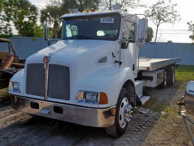 2NKMHZ7X76M128411 - 2006 KENWORTH CONSTRUCTI WHITE photo 2