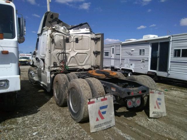 3AKJGLD57GSGY1872 - 2016 FREIGHTLINER CASCADIA 1 WHITE photo 3