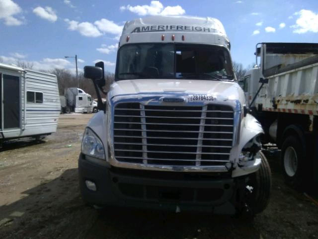 3AKJGLD57GSGY1872 - 2016 FREIGHTLINER CASCADIA 1 WHITE photo 7