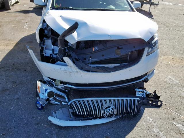 1G4GB5G36GF173319 - 2016 BUICK LACROSSE WHITE photo 9