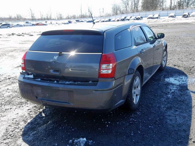 2D4FV47T98H197618 - 2008 DODGE MAGNUM GRAY photo 4