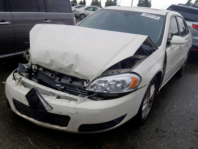 2G1WU583281243084 - 2008 CHEVROLET IMPALA LTZ WHITE photo 2