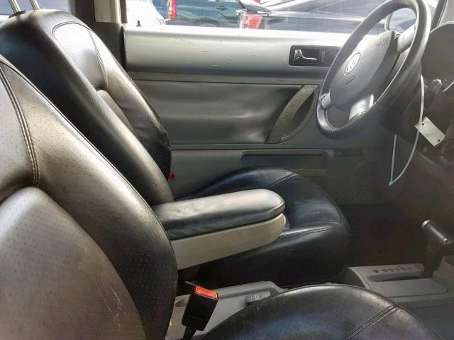 3VWDD21C41M463717 - 2001 VOLKSWAGEN NEW BEETLE ნაცრისფერი ფოტო 5