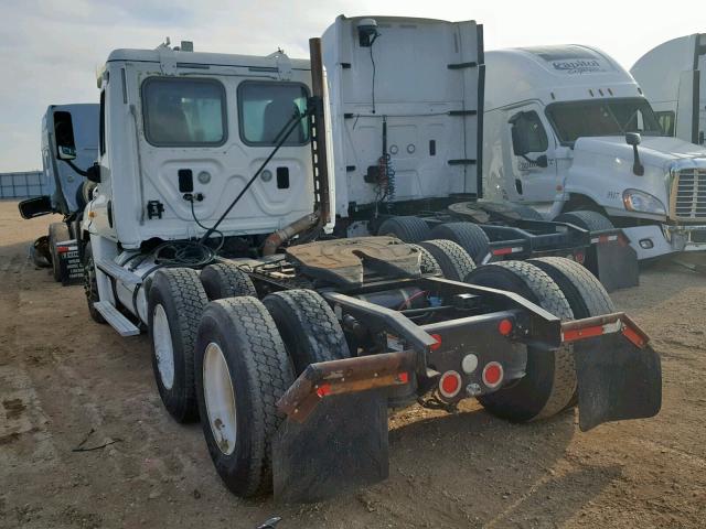 1FUJGEDR2CLBS0905 - 2012 FREIGHTLINER CASCADIA 1 WHITE photo 3